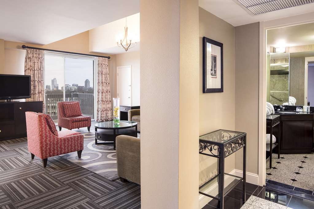 Doubletree By Hilton Hotel Raleigh - Brownstone - University Room photo
